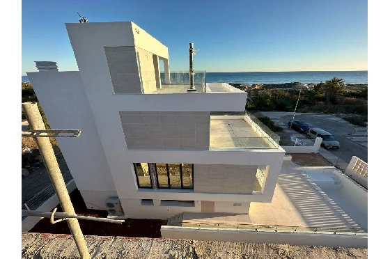 Villa in Oliva zu verkaufen, Wohnfläche 173 m², Baujahr 2023, Zustand Erstbezug, + Fussbodenheizung, Klimaanlage, Grundstück 350 m², 3 Schlafzimmer, 4 Badezimmer, Pool, ref.: AS-1623-19