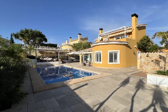 Villa in Gata de Gorgos(Monte Pedreguer) zur Ferienvermietung, Wohnfläche 180 m², Baujahr 2006, + Ofen, Klimaanlage, Grundstück 600 m², 3 Schlafzimmer, 3 Badezimmer, Pool, ref.: T-0624-29
