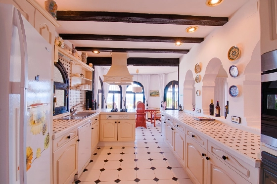 Villa in Moraira zu verkaufen, Wohnfläche 300 m², Baujahr 1984, Klimaanlage, Grundstück 1615 m², 3 Schlafzimmer, 2 Badezimmer, Pool, ref.: AM-12279DA-34