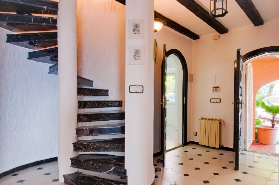 Villa in Moraira zu verkaufen, Wohnfläche 300 m², Baujahr 1984, Klimaanlage, Grundstück 1615 m², 3 Schlafzimmer, 2 Badezimmer, Pool, ref.: AM-12279DA-36