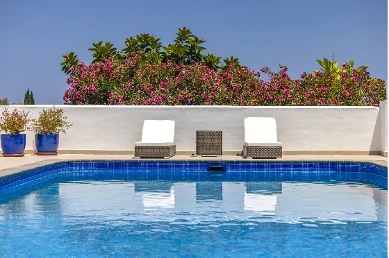 Villa in Denia zu verkaufen, Wohnfläche 324 m², Baujahr 1993, Zustand modernisiert, + Fussbodenheizung, Klimaanlage, Grundstück 1888 m², 4 Schlafzimmer, 2 Badezimmer, Pool, ref.: BC-7771-30