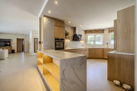 Villa in Denia zu verkaufen, Wohnfläche 324 m², Baujahr 1993, Zustand modernisiert, + Fussbodenheizung, Klimaanlage, Grundstück 1888 m², 4 Schlafzimmer, 2 Badezimmer, Pool, ref.: BC-7771-38
