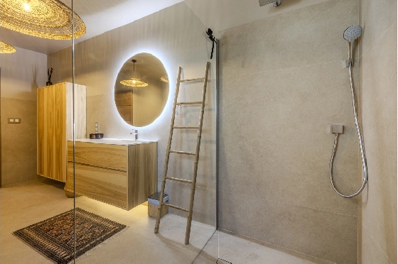 Villa in Denia zu verkaufen, Wohnfläche 324 m², Baujahr 1993, Zustand modernisiert, + Fussbodenheizung, Klimaanlage, Grundstück 1888 m², 4 Schlafzimmer, 2 Badezimmer, Pool, ref.: BC-7771-57