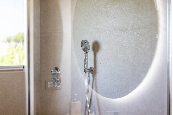 Villa in Denia zu verkaufen, Wohnfläche 324 m², Baujahr 1993, Zustand modernisiert, + Fussbodenheizung, Klimaanlage, Grundstück 1888 m², 4 Schlafzimmer, 2 Badezimmer, Pool, ref.: BC-7771-61