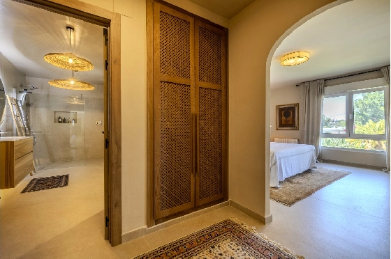 Villa in Denia zu verkaufen, Wohnfläche 324 m², Baujahr 1993, Zustand modernisiert, + Fussbodenheizung, Klimaanlage, Grundstück 1888 m², 4 Schlafzimmer, 2 Badezimmer, Pool, ref.: BC-7771-62