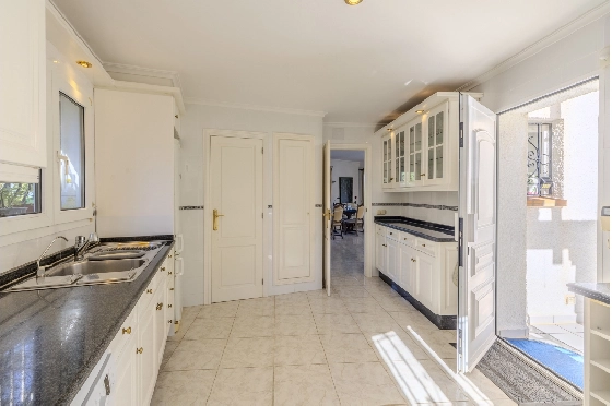 Villa in Denia zu verkaufen, Wohnfläche 267 m², Baujahr 1993, Zustand gepflegt, + Zentralheizung, Grundstück 1085 m², 4 Schlafzimmer, 3 Badezimmer, Pool, ref.: BC-7785-31