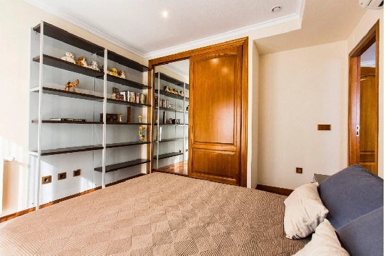 Villa in Denia zu verkaufen, Wohnfläche 266 m², Klimaanlage, Grundstück 1254 m², 5 Schlafzimmer, 3 Badezimmer, Pool, ref.: VI-CHA2550-30