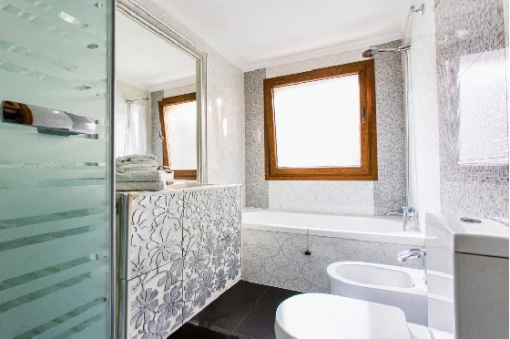 Villa in Denia zu verkaufen, Wohnfläche 266 m², Klimaanlage, Grundstück 1254 m², 5 Schlafzimmer, 3 Badezimmer, Pool, ref.: VI-CHA2550-38